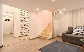 Cute Gallery Flat In Kiraly Street